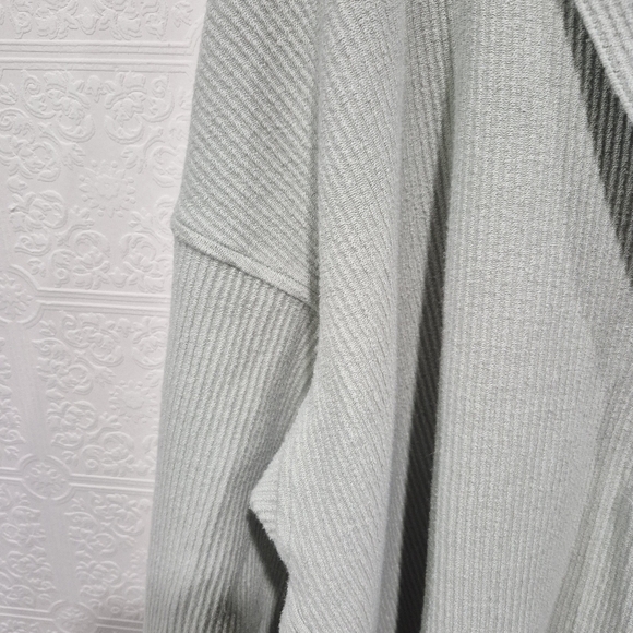 Aerie Textured Ribved Henley Long Sleeve Hoodie - Picture 4 of 7